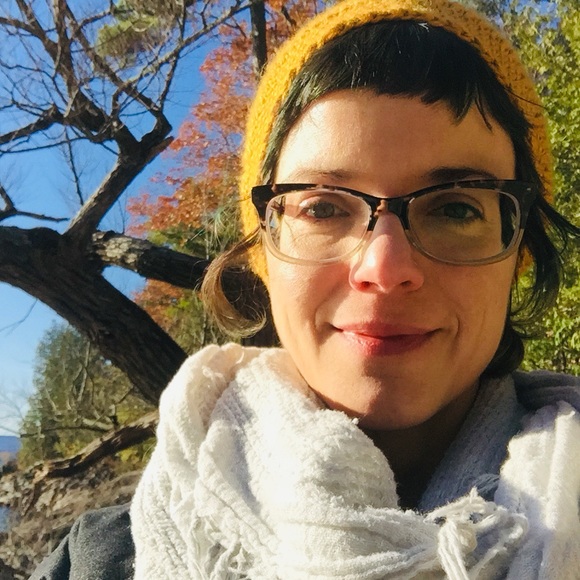 Meet your Posher, Carly - Picture 1 of 1